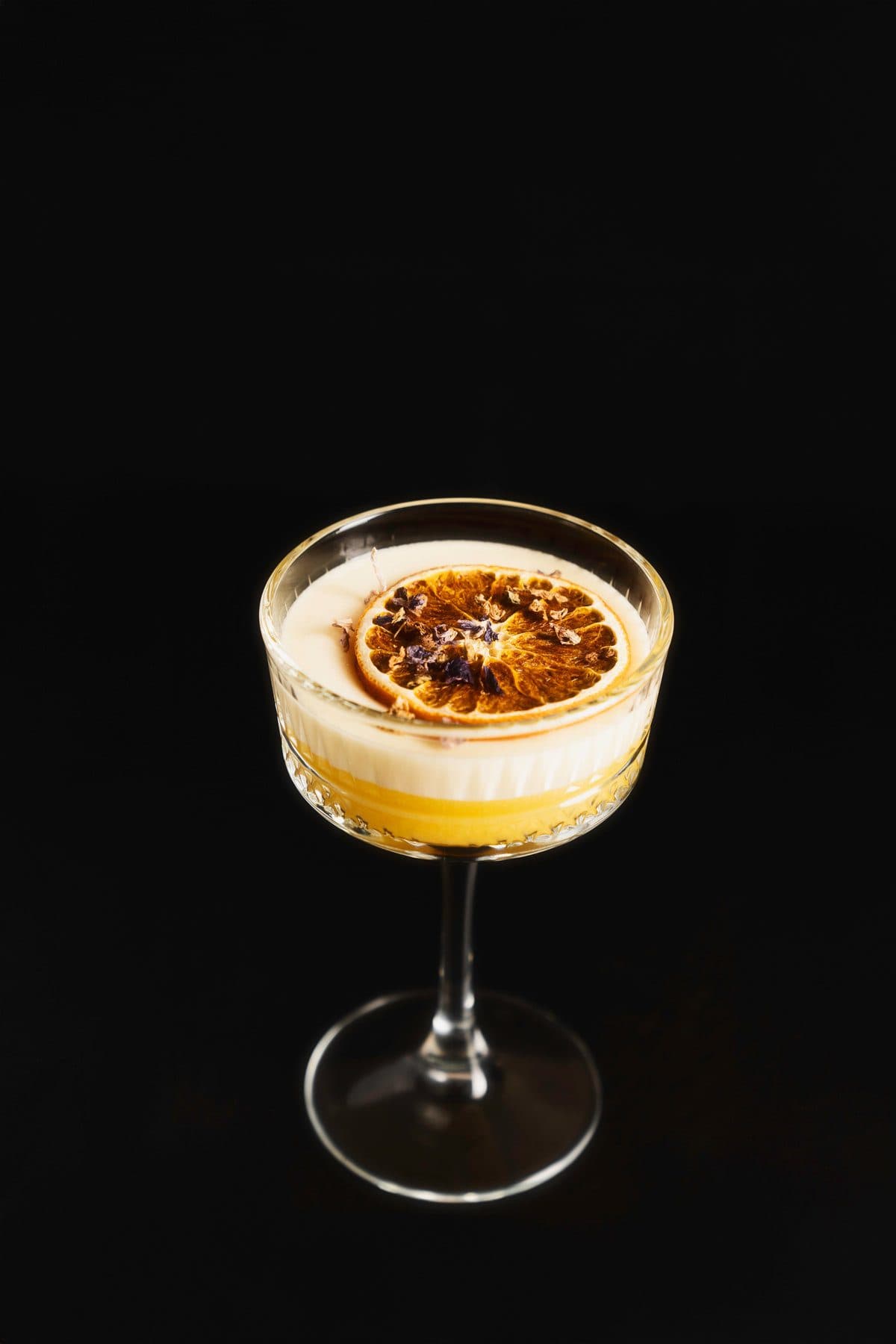 Cocktail in einer Coupette mit Herzbrecher Gin